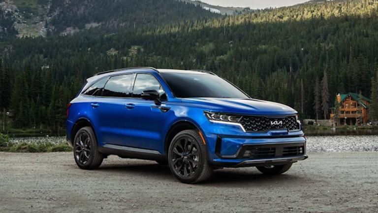 2022 Kia Sorento Front Right in Metallic Pearl Blue